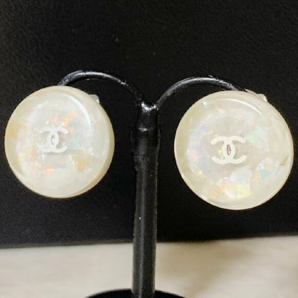 CHANEL CC Logos Shell Motif Clear Round Clip-On Earrings Silver Tone 99A Auth